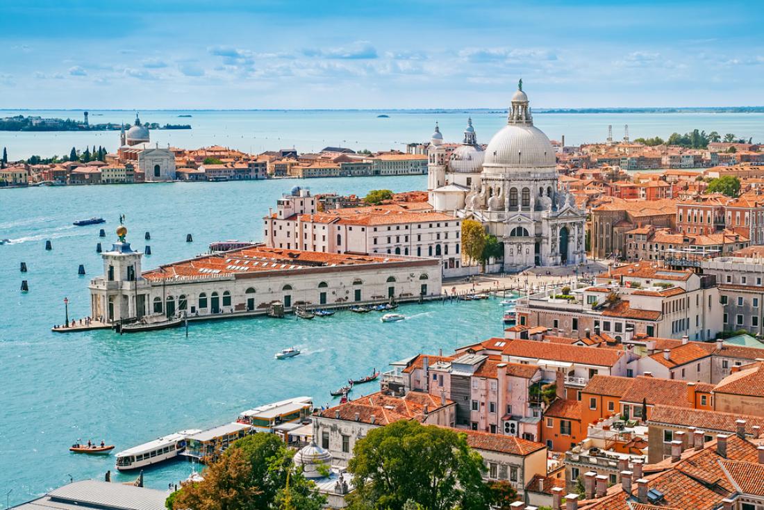 Skopuška turista za kavo v Benetkah plačala 950 evrov