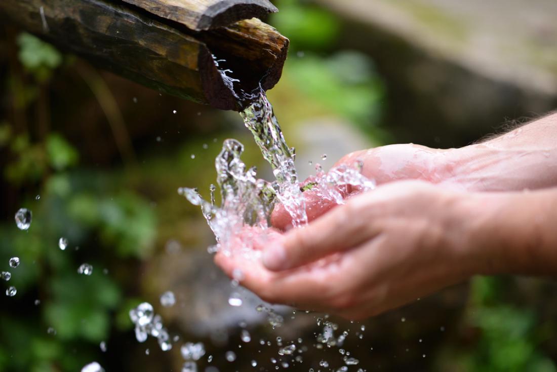 5 slovenskih izvirov z zdravilno pitno vodo, ki jih je vredno obiskati in okusiti