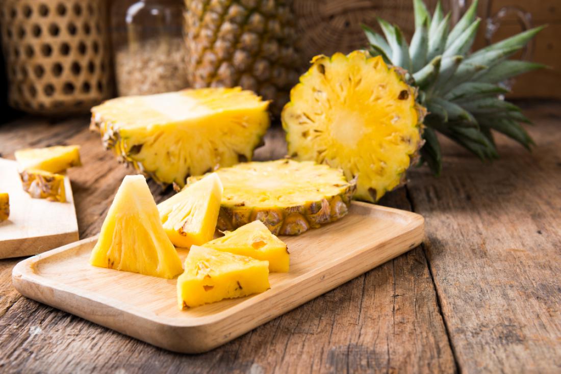 Vse to so zdravilni učinki ananasa in trik, kako si z njim pomladimo kožo