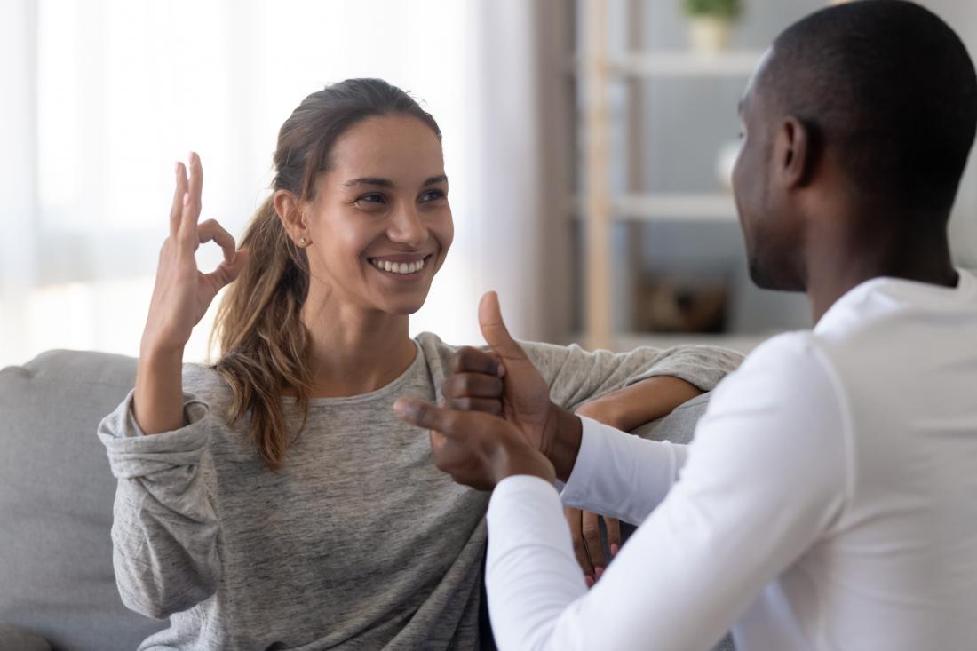 Obstaja 5 jezikov ljubezni: Ugotovite, katerega govorite vi in vaš partner